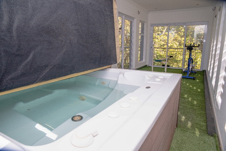 5 Bedroom Property for Sale in Beacon Bay Eastern Cape